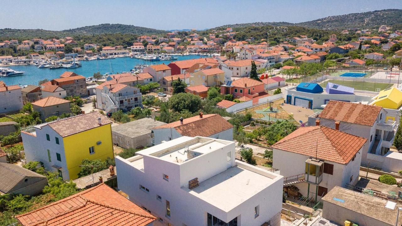 Vila Regina Apartment Regina With Swimming Pool Jezera Exterior foto
