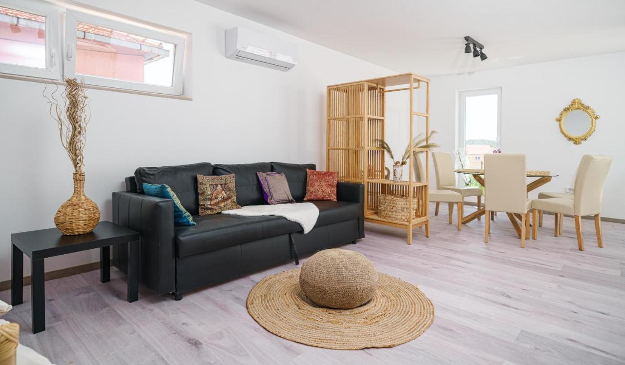 Vila Regina Apartment Regina With Swimming Pool Jezera Exterior foto